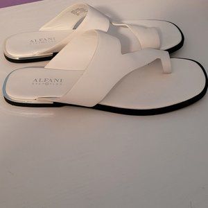Alfani Women's Freddee Toe-Ring Flat Sandals - White